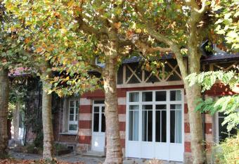 Les Hauts du Plateau allows 18 year olds to book a room