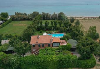 Villa Mirella Beach has Balcony rooms