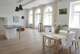 Apartment am Traunsee allows 18 year olds to book a room