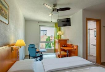 Heilbronner Pension am sch  nen Theater has Balcony rooms