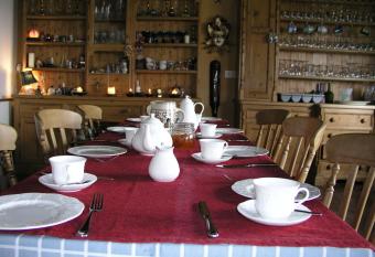 Lakeland Midsummer Lakehouse allows 18 year olds to book a room