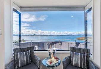 Serenity On Wakeman allows 18 year olds to book a room