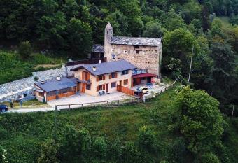 Casa San Sebastiano has Balcony rooms
