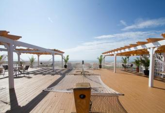 Aqua Beach Hotel has rooms with a private hot tub