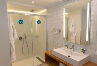 Vanilla Garden Boutique Hotel - Adults Only allows 18 year olds to book a room