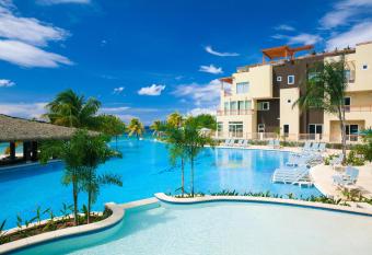 Kimpton - Grand Roatan Resort and Spa allows 18 year olds to book a room