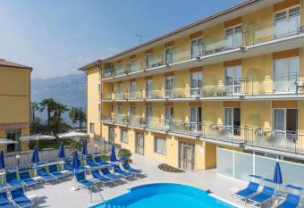 Hotel Drago has Balcony rooms