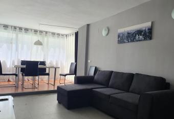 Sunny apartment allows 18 year olds to book a room