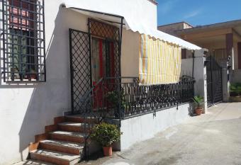 Casa Bianca da Giusy has Balcony rooms