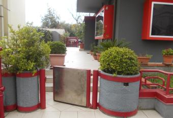 Scacco Rosso has Balcony rooms