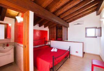 B&B Perla del Sud allows 18 year olds to book a room