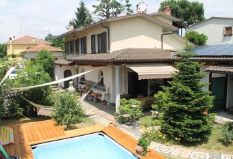 B&B Artistic House allows 18 year olds to book a room