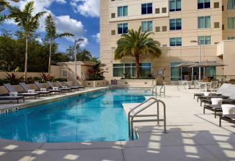 Hyatt Place Miami Airport East allows 18 year olds to book a room