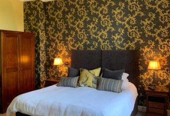 Creity Hall Guest House allows 18 year olds to book a room