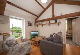 The Hare and Hounds, Levens has Balcony rooms