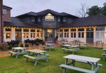 Cuttle Bridge Inn Hotel - NEC / Birmingham Airport allows 18 year olds to book a room