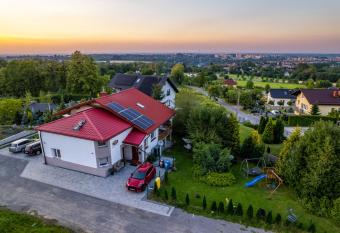 Pokoje Pod D  bowcem allows 18 year olds to book a room