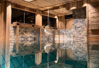 Les Cornettes has Balcony rooms