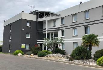 B&B HOTEL Montauban allows 18 year olds to book a room