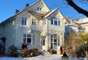 Villa Pension Strandhaus - adults only allows 18 year olds to book a room