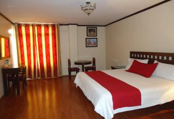 Hotel Plaza San Carlos has rooms with a private hot tub