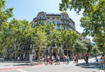 Safestay Barcelona Passeig de Gr  cia has Balcony rooms