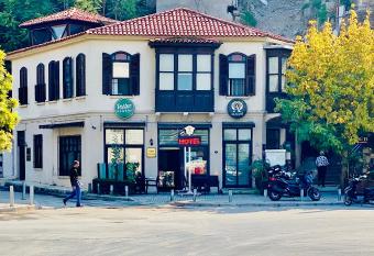 Pastor Historical Apart-Hotel The Gulf Of   zmir allows 18 year olds to book a room