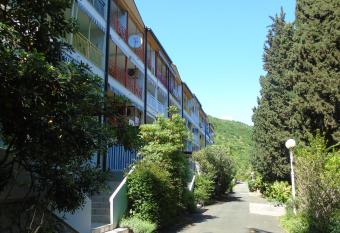 Apartments Sonja has rooms with a private hot tub