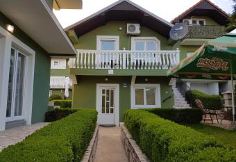 Apartments Koprivica Niksic has Balcony rooms