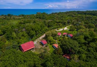 Istmo Beach and Jungle Bungalows allows 18 year olds to book a room