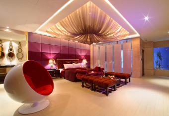 Young Motel - Taoyuan allows 18 year olds to book a room