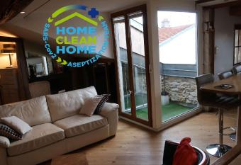 La Casa Victoria -Stanislas area -Suite 65m2 OR Loft 75m2 has Balcony rooms