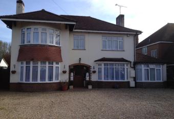 LA B&B allows 18 year olds to book a room