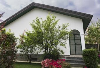 Il giardino di Fiorina allows 18 year olds to book a room