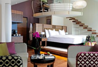 Art Deco Hotel Montana Luzern has rooms with a private hot tub