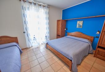 Agriturismo La Panoramica has rooms with a private hot tub