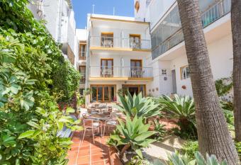 Hotel Buigues has Balcony rooms