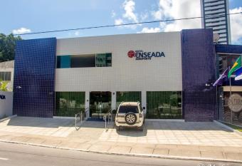 Hotel Enseada Aeroporto allows 18 year olds to book a room