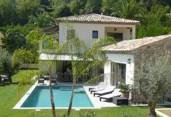 Etoile De Saint Paul has Balcony rooms