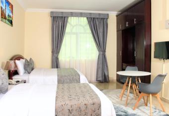 Al BARAKAH HOTEL allows 18 year olds to book a room