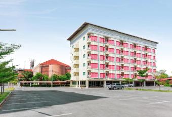 V Resotel allows 18 year olds to book a room