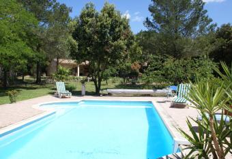 Manor Norbert allows 18 year olds to book a room