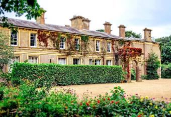 Albert Cottage Hotel has Balcony rooms