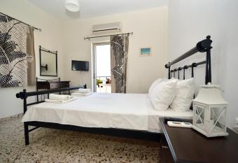 Koukounari 2 Rooms has Balcony rooms