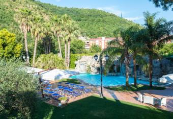 Hotel Villa Albani has Balcony rooms