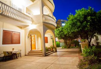 Vila Mitrovic has Balcony rooms