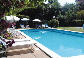 Albergo B&B Tenesi allows 18 year olds to book a room