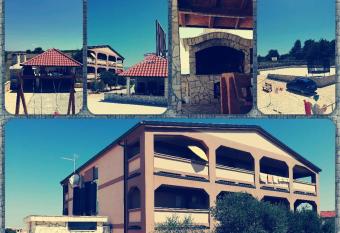 Apartments Glasnovic has Balcony rooms