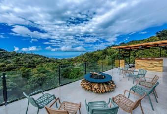 Cloud Forest Lodge by B    na allows 18 year olds to book a room