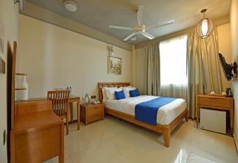 Airport Comfort Inn Premium has Balcony rooms